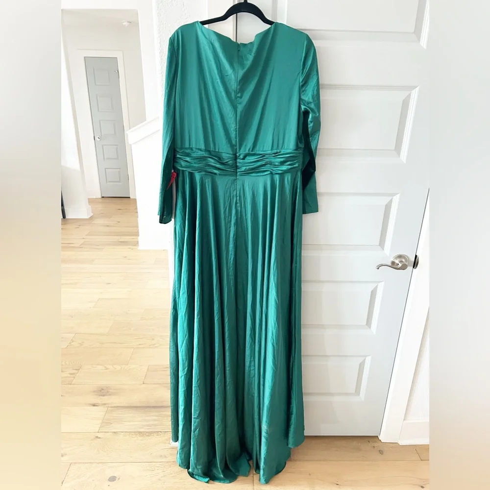 NWT Mac Duggal 55245 Emerald Green Long Sleeve Gown - Picture 3 of 5